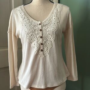 Women’s Sz XS Love on a Hanger vintage
Crochet light cardigan sweater
